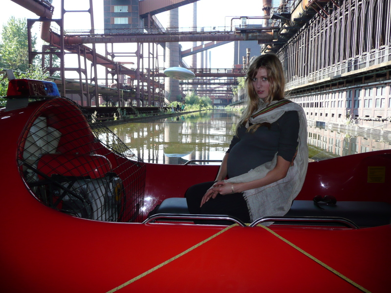 Neoteric Hovercraft Milla Jovovich body model