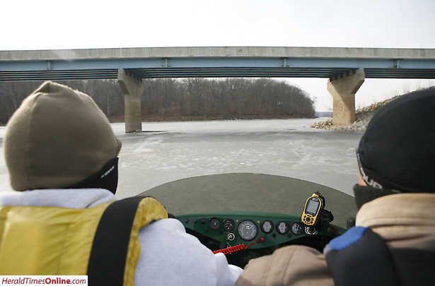 Photo Neoteric Hovercraft on ice Lake Monroe